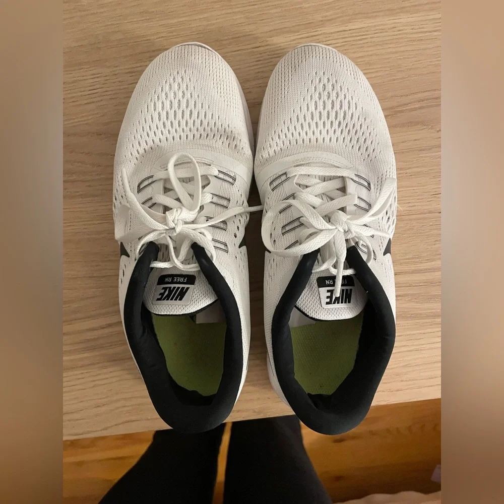 Nike White and Black Sneakers